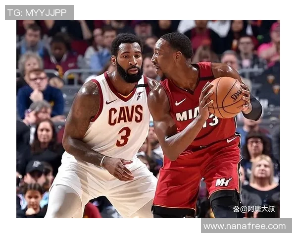 热火与开拓者激战正酣NBA赛场精彩对决引人瞩目