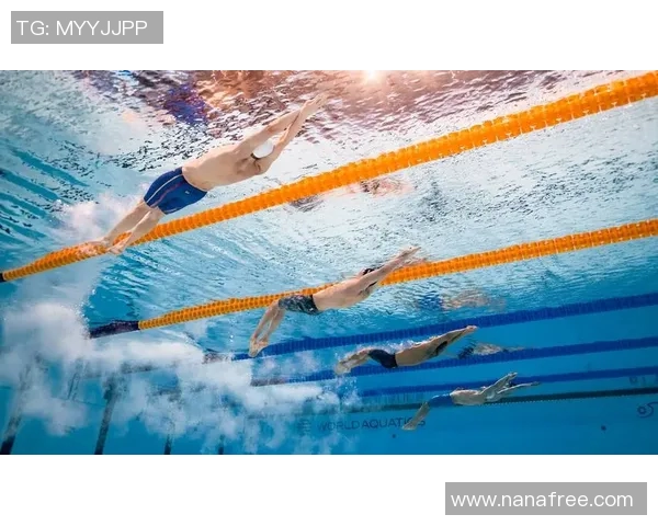 仰泳基本技巧详解与训练方法提升游泳效果的关键要点 仰泳基本技巧详解与训练方法提升游泳效果的关键要点