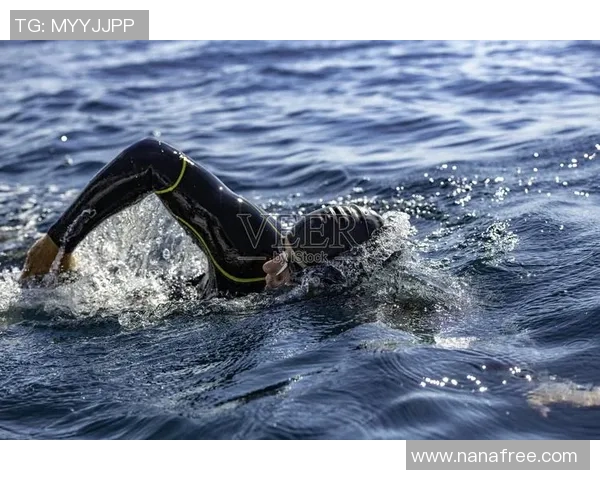 突破极限 游泳运动员如何在水中挑战自我与刷新纪录
