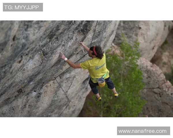 广州攀岩队中路突破战术解析与实战应用探讨 广州攀岩队中路突破战术解析与实战应用探讨