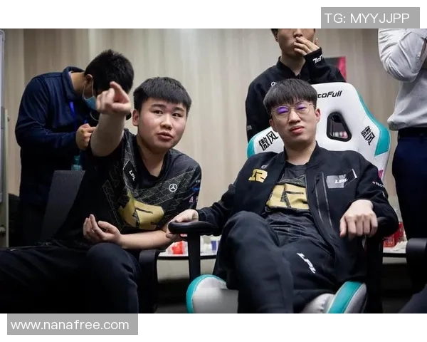 DOTA2战术解析：深入探讨FPX战队的盯防策略与执行技巧