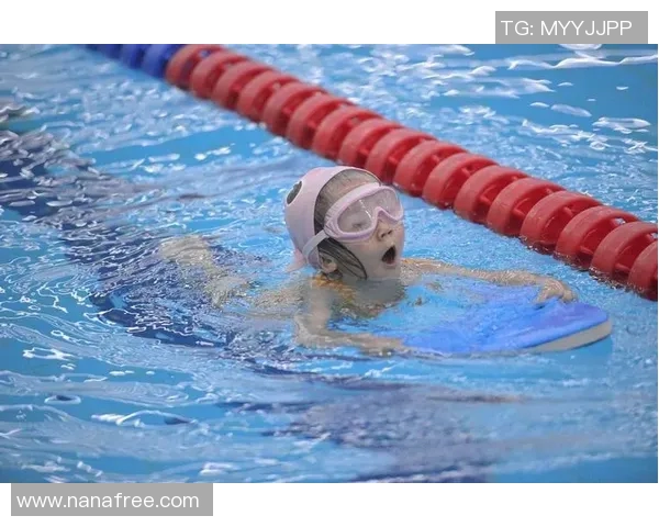 游泳：探索水中运动的魅力与健康益处，提升身体素质与心灵放松的完美结合